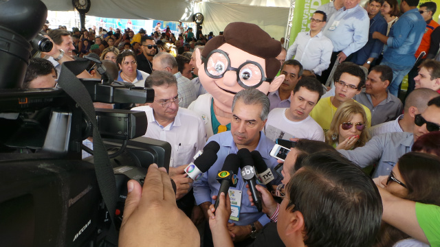 Com mais de 10 mil atendimentos governador, encerra Caravana da Saúde em Três Lagoas Governador Reinaldo Azambuja disse que é possível atender as necessidades da população através de programa como o Caravana da Saúde (Foto: Ricardo Ojeda)