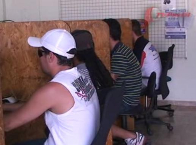 Conheça alguns cuidados e o tempo ideal de ficar navegando na internet Redes sociais, para uns uma maneira mais fácil de se relacionar, para outros um jeito de fugir da realidade. Mas quem está certo? Foto: Anderson Duarte