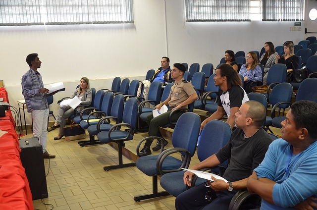Diretoria de Cultura realiza reunião para afinar últimos detalhes do Desfile Cívico de 103 Anos de Três Lagoas Aproximadamente 30 pessoas compareceram ao anfiteatro do CRASE para receber as orientações da equipe organizadora (Foto/Assessoria)