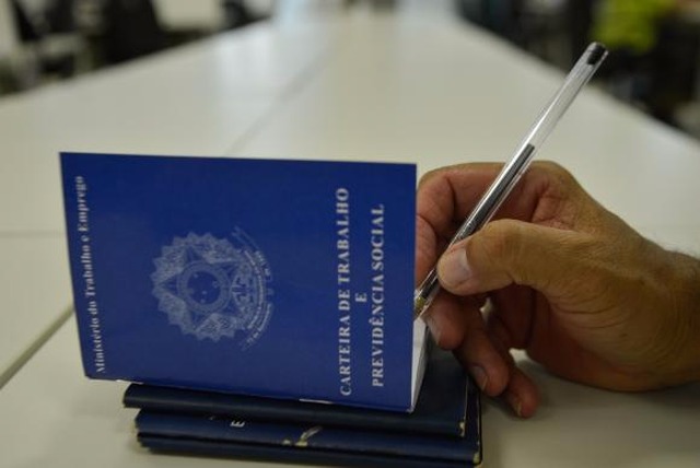 A taxa de desemprego registrada no trimestre encerrado em julho teve queda de 12,8%, disse a economista. (Foto:Arquivo/Agência Brasil)