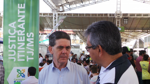 Justiça Itinerante montou “mini fórum” para atender no Arena Mix O juiz Rogério Ursi Ventura, que prestou atendimento durante a Justiça Itinerante disse que foi pego de surpresa diante da procura pelos serviços (Foto: Patrícia Miranda)