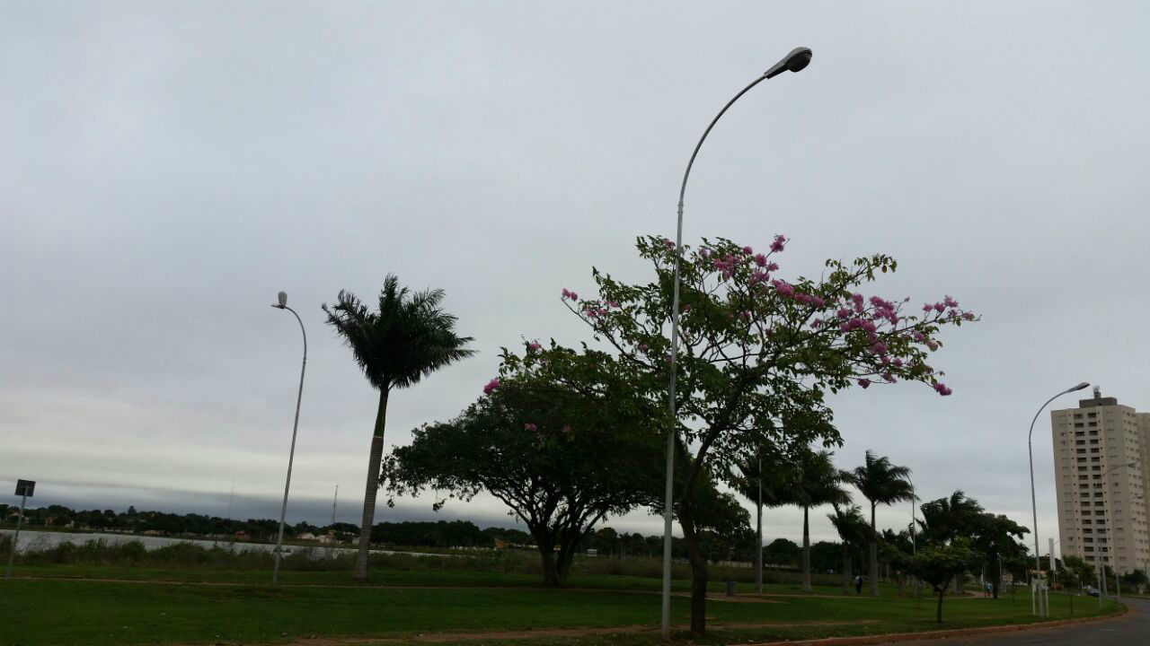 Com tempo nublado, há previsão de chuva para o Centenário de Três Lagoas No aniversário da Cidade, o dia inicia com céu nublado e muitos ventos. (Foto: Ricardo Ojeda)