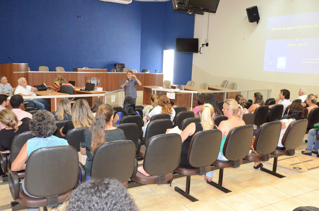 COMAD realiza Encontro Municipal sobre drogas na Câmara Municipal O objetivo é conscientizar e problematizar os malefícios sobre o uso abusivo de substâncias psicoativas licitas e ilícitas. (Foto: Assessoria)