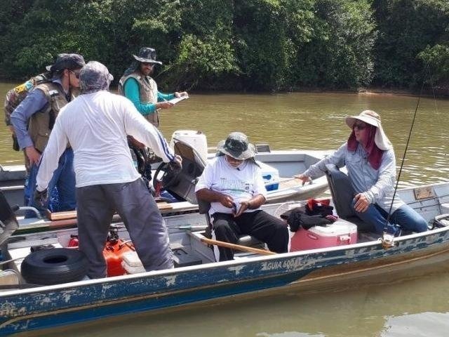 Governo publica decreto com regras da pesca e prevê cota zero para 2020 Fiscalização da PMA em rio do Estado; regras para pesca amadora e desportiva vão mudar a partir deste ano. (Foto: PMA/Divulgação)