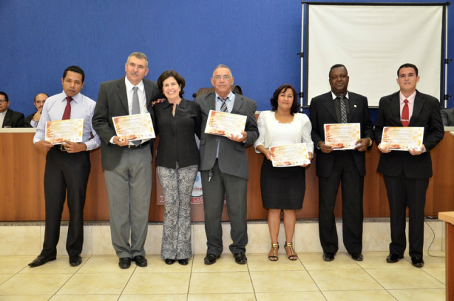 A prefeita Marcia Moura e pastores de Três Lagoas durante o evento. (Foto: Assessoria) 