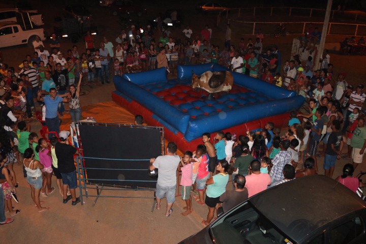 Circuito de Touro Mecânico em noite de lazer agradou crianças e adultos em Três Lagoas Esta foi a primeira ação do Circuito de Touro Mecânico (Foto/Assessoria)