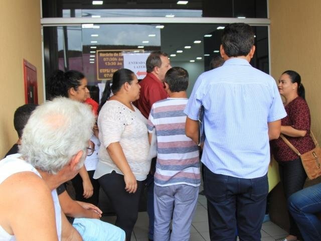 MS tem a 3ª menor taxa de desocupados do último trimestre, aponta Pnad Feira em frente ao Ministério do Trabalho em Campo Grande (Foto: Marina Pacheco/Arquivo)
