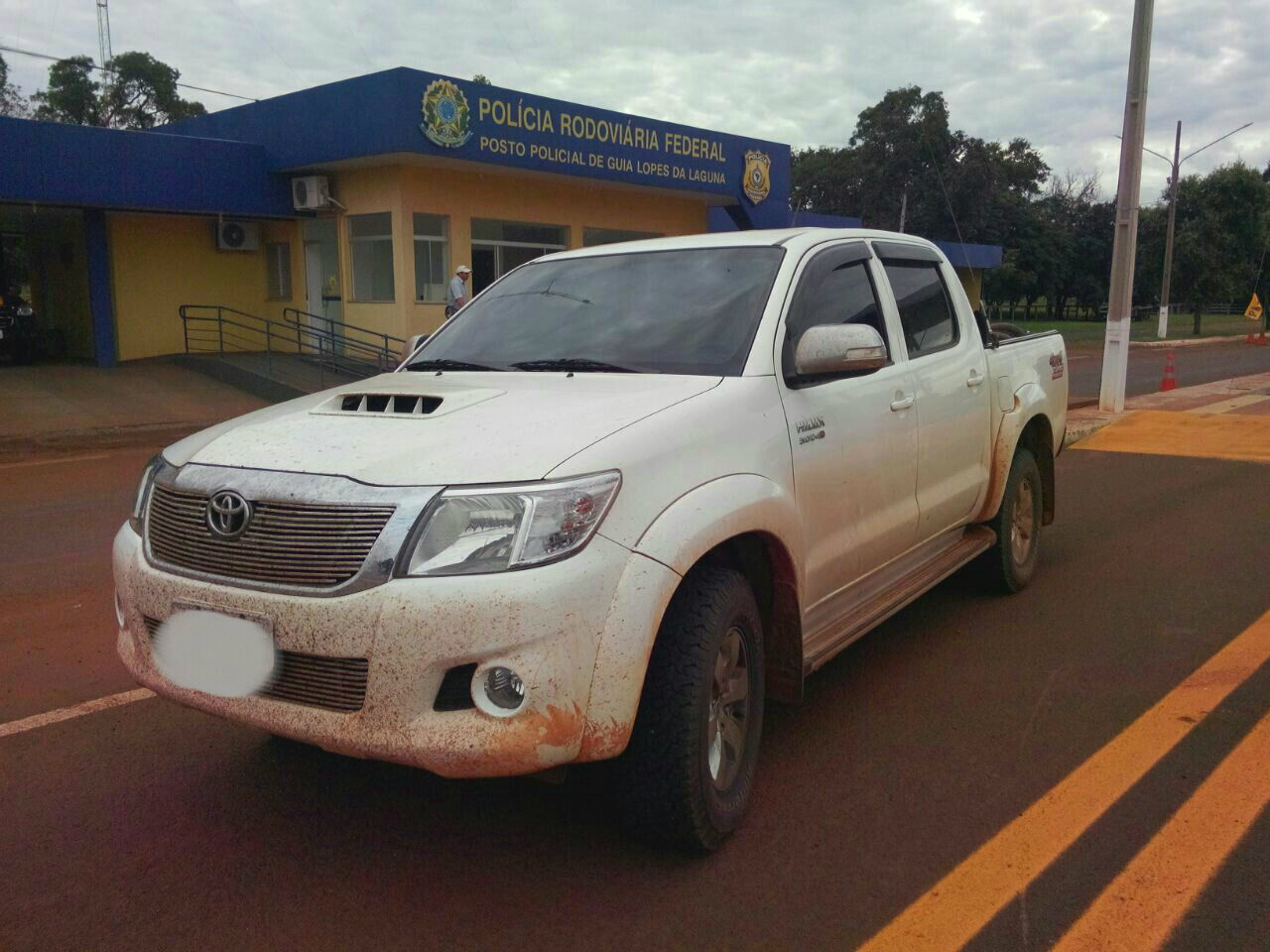  Toyota/Hillux com placas de Estancia Velha -RS apreendido pela PRF. (Foto: PRF)