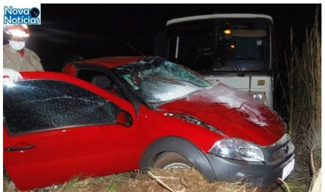 Acidentes em rodovias matam 5 pessoas em MS no fim de semana Três pessoas morreram no local do acidente, depois de ônibus colidir com veículo. (Foto: Divulgação)