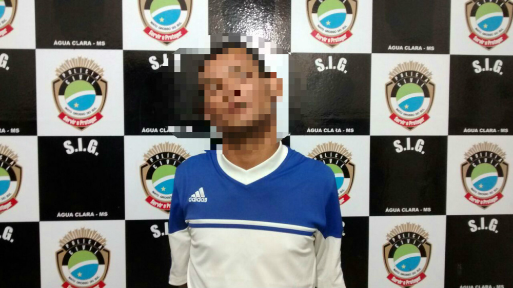Polícia Militar de Água Clara prende foragido da justiça Na noite do dia 09 de Abril os policiais do 3º Pelotão de Policia Militar de Água Clara - MS prendeu homem procurado da justiça por homicídio. (Foto: Assessoria)