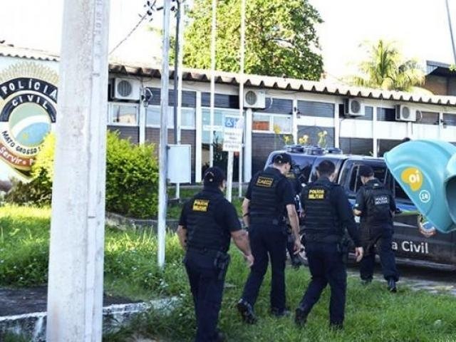 Gaeco vai às ruas de MS e RJ para prender 4 e fazer buscas em 14 locais Equipe do Gaeco ao chegar na Delegacia de Ladário durante operação em novembro do ano passado (Foto: Diário Corumbaense)