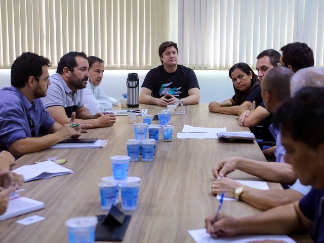 Vereadores viabilizam reunião entre comissionados e secretários Objetivo é incluir servidores contratados nas negociações de reajuste (Foto/Assessoria)