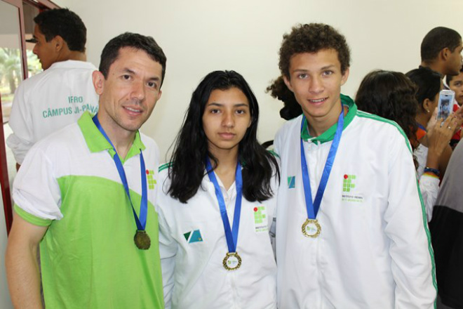Os medalhistas foram treinados ou acompanhados por professores de Educação Física da instituição (Foto: Divulgação/Assecom)
