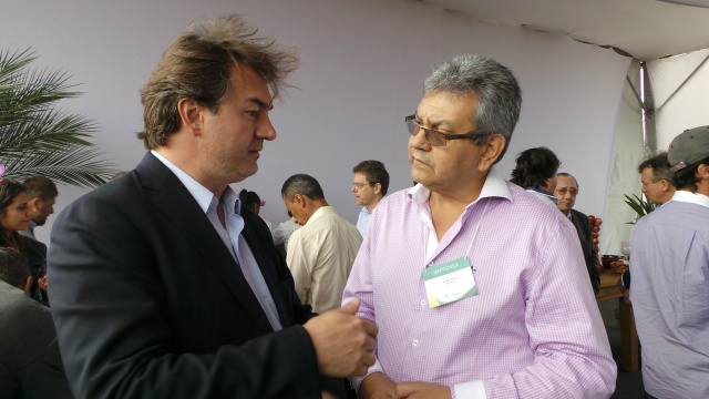 Ao completar 100 anos, Três Lagoas ganha fábrica de R$ 8 bilhões O diretor-presidente do grupo J&F, Joesley Batista explica ao jornalista Ricardo Ojeda as etapas dos investimentos que o grupo pretende aplicar no Estado. (Foto:Patrícia Miranda)