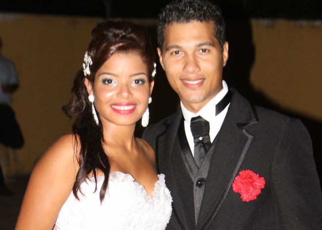 Casamento de Joice & Jair Junior O jovem casal Joice e Jair Junior, que trocaram alianças no sábado, dia 27 (Fotos: Ricardo Ojeda)