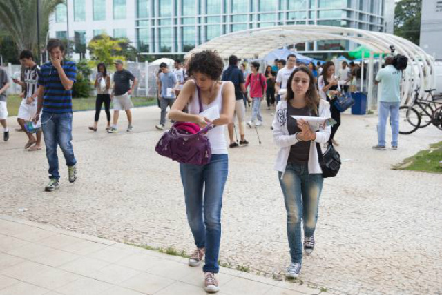 Em dezembro, cerca de 6 milhões de estudantes fizeram as provas do Exame Nacional do Ensino Médio em todo país. (Foto: Marcello Casal/Agência Brasil)