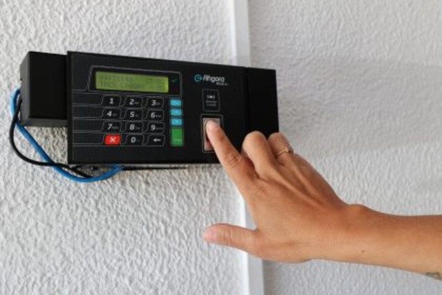 Prefeitura de Três Lagoas regulamenta ponto eletrônico de registro de horas trabalhadas