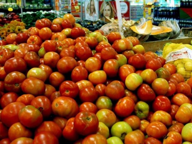 Tomate, um dos alimentos que mais teve queda do preço em 2017 (Foto:José Gomercindo/ ANPr)