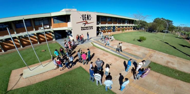 Abertas inscrições para concurso com salários de mais de R$ 10 mil UEMS abre inscrições em concurso com 11 vagas para professor (Foto: Ilustração)