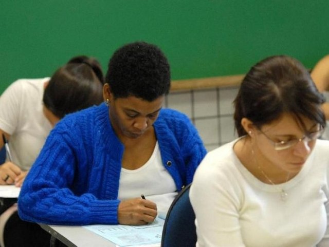 Selecionados no Fies devem complementar informações Estudantes fazem prova (Foto: Imagem de Arquivo/Agência Brasil)