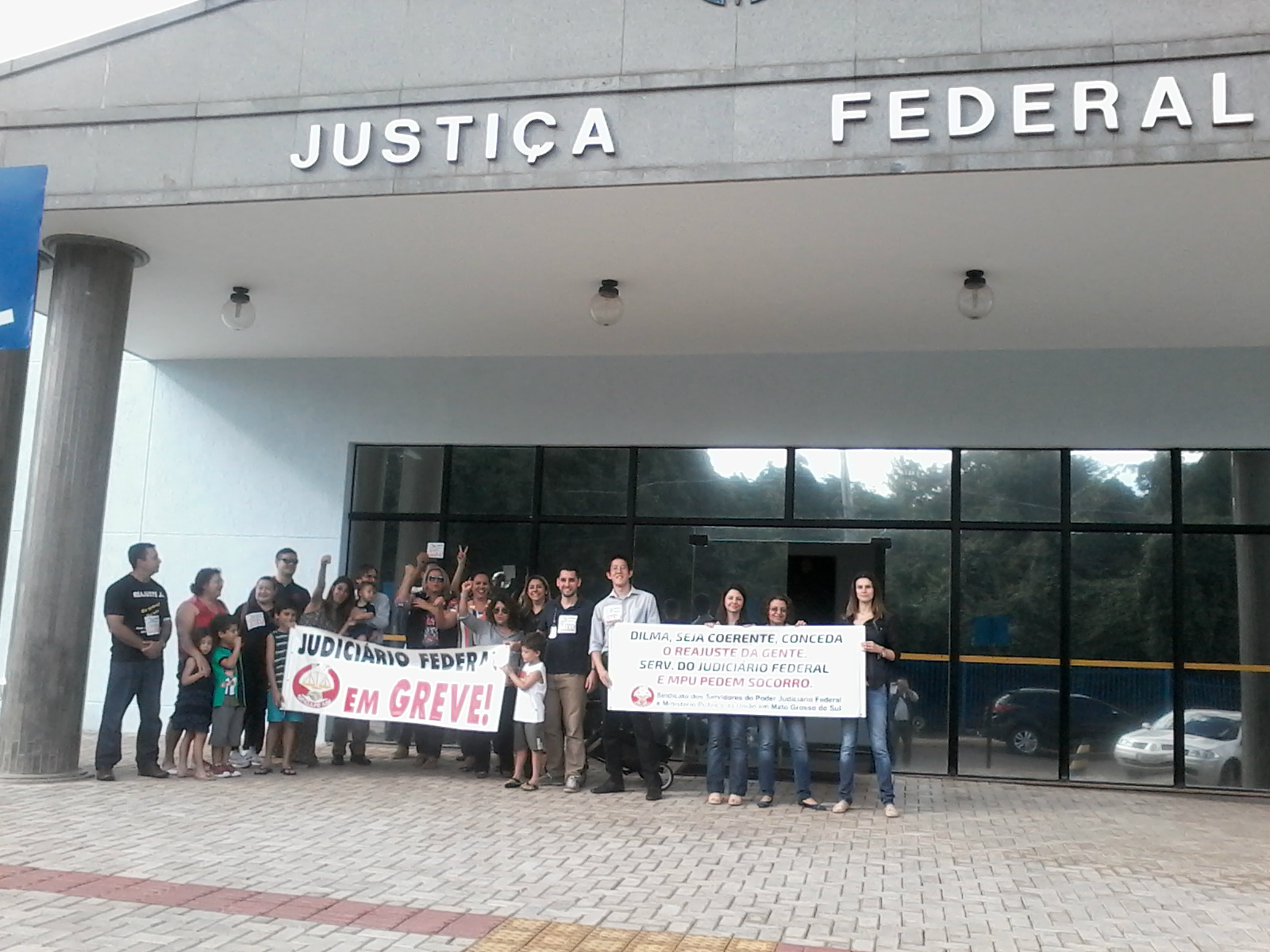 Judiciário Federal paralisa por mais 24 horas na quarta-feira (17) em Mato Grosso do Sul A concentração dos grevistas será em frente ao prédio da Justiça Federal, a partir das 12 horas e às 15 horas. (Foto:Assessoria)