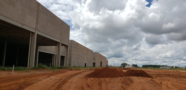 Shopping de Três Lagoas terá Poupatempo Serviço de terraplanagem da área externa do Shopping já começou. Foto: Ricardo Ojeda.