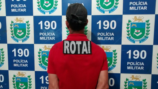 Homem ameaçou matar a família com uma faca para poder comprar pinga (Foto: Marco Campos/Perfil News)