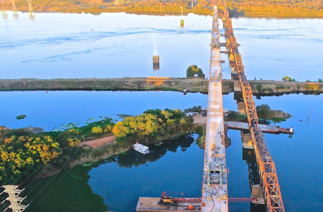 De acordo com o chefe do escritório do Dnit local, as obras da ponte não estão paradas e devem ser concluídas em abril, mais tardar maio de 2015 (Foto: Marcelo Rodrigues)
