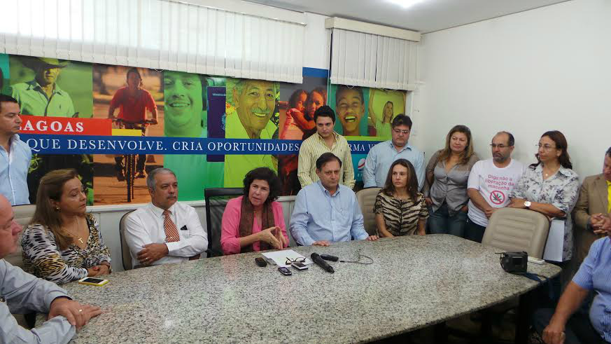 Márcia garante área para construção do Hospital Regional de Três Lagoas Ladeada pelo promotor Antônio Carlos e Magid Thomé, Marcia enaltece a decisão do empresário em doar a área para a construção do hospital (Foto: Ricardo Ojeda)