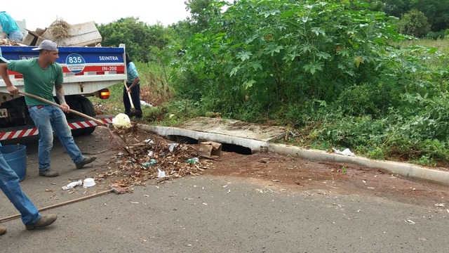 Descarte irregular de lixo causa entupimento de bueiros e galerias em Três Lagoas Foto: Divulgação