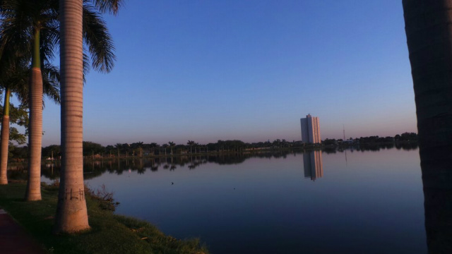 Dia ensolarado trará baixa umidade e ventos leves em Três Lagoas No amanhecer, na Lagoa Maior não havia nenhuma nuvens. Segundo o site Climatempo não haverá previsão de chuva. (Foto: Ricardo Ojeda)