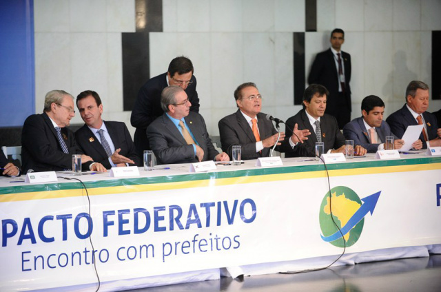 Renan e Cunha prometem votar projetos de interesse dos municípios Cunha anunciou que pretende votar até o recesso de julho a Proposta de Emenda. (foto: Divulgação)