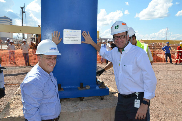 Fibria inicia montagem da estrutura da caldeira de recuperação da nova fábrica de Três Lagoas A estrutura de sustentação da caldeira pesa cerca de 9 mil toneladas e será executada pela Andritz. No detalhe, do lado direito, Marcelo Castelli, presidente da Fibria. (Foto: Assessoria)