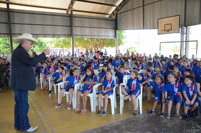 PROREME reformará e ampliará 34 escolas e CEIs da Rede Municipal de Ensino de Três Lagoas O evento contou com representantes de sindicatos, conselhos, forças de seguranças, diretores, alunos, população e autoridades municipais (Foto/Assessoria)