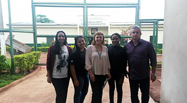 A visita foi acompanhada pela Chefe da Divisão de Educação da Agepen, Rita de Cássia Argolo, pela assistente social Renata Peixoto e pela psicóloga Maria Conceição Jorgino (Foto: Assessoria)