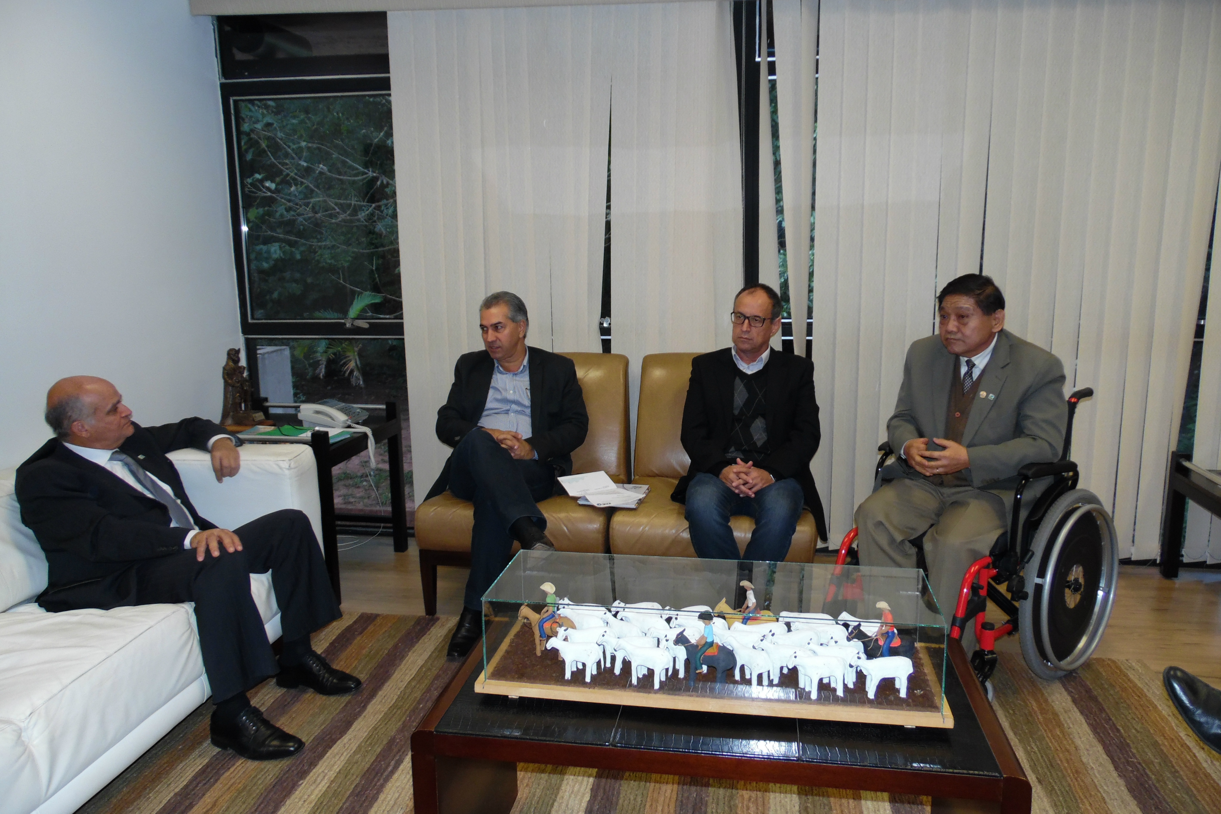 O presidente do SENGE MS e o presidente da FNE convidam autoridades para o IX CONSE Governador Reinaldo Azambuja se entusiasmou com o evento e confirmou sua presença. (Foto: Assessoria)