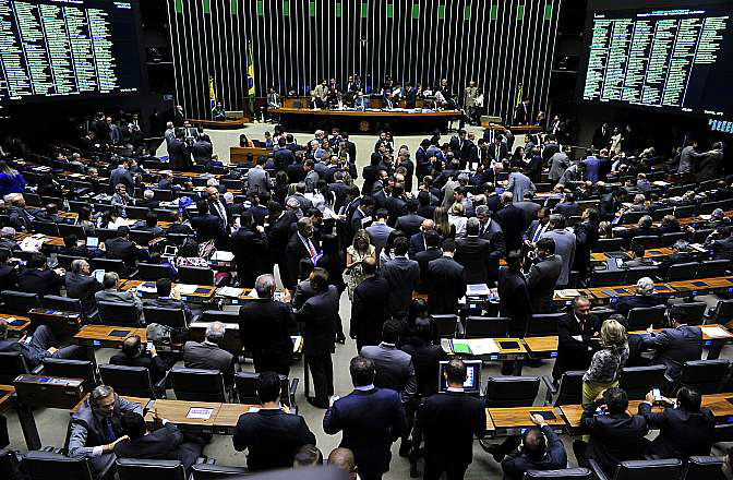 Câmara conclui votação da reforma política em primeiro turno Nas votações de quarta, o Plenário aprovou apenas uma emenda, do deputado Jovair Arantes (PTB-GO), que cria uma janela de 30 dias para que o político possa mudar de partido sem perda do mandato. (Foto: Divulgação)