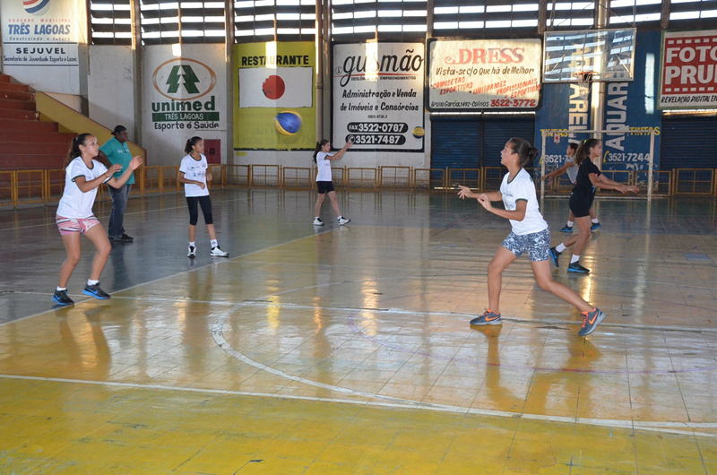 Técnica Ruth de Souza inicia treinamento com as atletas convocadas para seleção estadual de basquete A técnica informou que o treino, com todas as 17 atletas selecionadas, será realizado entre os dias 26 e 28 de junho. (Foto: Assessoria)
