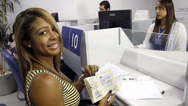 Mais de 37% dos trabalhadores pagaram dívidas com FGTS Cerca de 30% dos beneficiários aplicaram o dinheiro em poupança, segundo destino mais escolhido
Foto: Ana Nascimento/Caixa