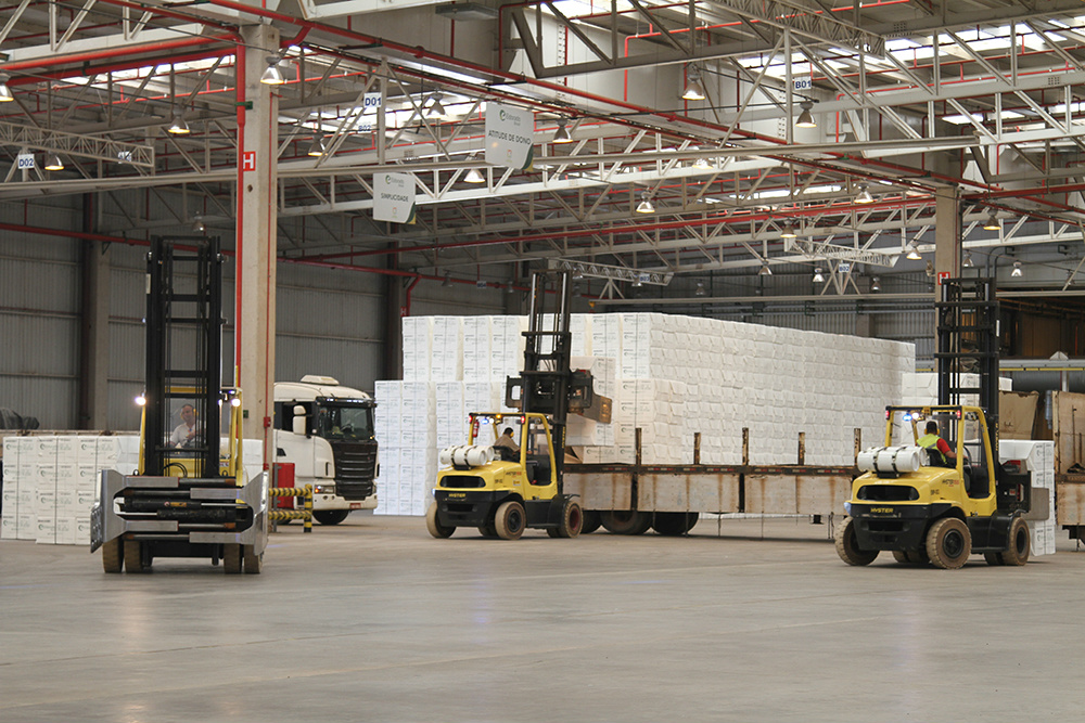 Após 12 meses, as exportações de industrializados de MS voltam a registrar alta Além disso, nos dois primeiros meses deste ano os produtos industrializados representaram 69% de tudo que foi exportado pelo Estado, enquanto em fevereiro de 2016 esse percentual chegou a 63%. (Foto: Assessoria)