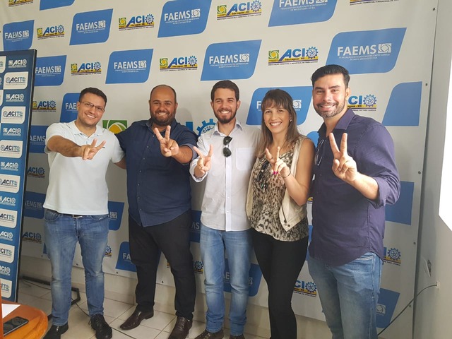 Nova diretoria da Associação Comercial pretende "oxigenar" ideias para o empresário local Fernando (2º da esq para a dir) será o novo Presidente da ACITL. Foto: Divulgação