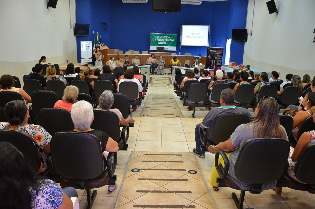 Em “Roda de Conversa” mulheres contam suas experiência e superações O evento “Roda de Conversa” que teve por objetivo provocar e levar os participantes a uma reflexão de toda problemática vivenciada pela mulher numa realidade diferenciada. (Foto: Assessoria)