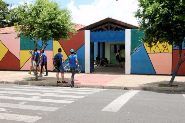 Profissionais administrativos da Educação paralisam as atividades nesta quarta Trabalhadores vão até a Assembleia Legislativa de Campo Grande para uma manifestação (Arquivo / Perfil News)