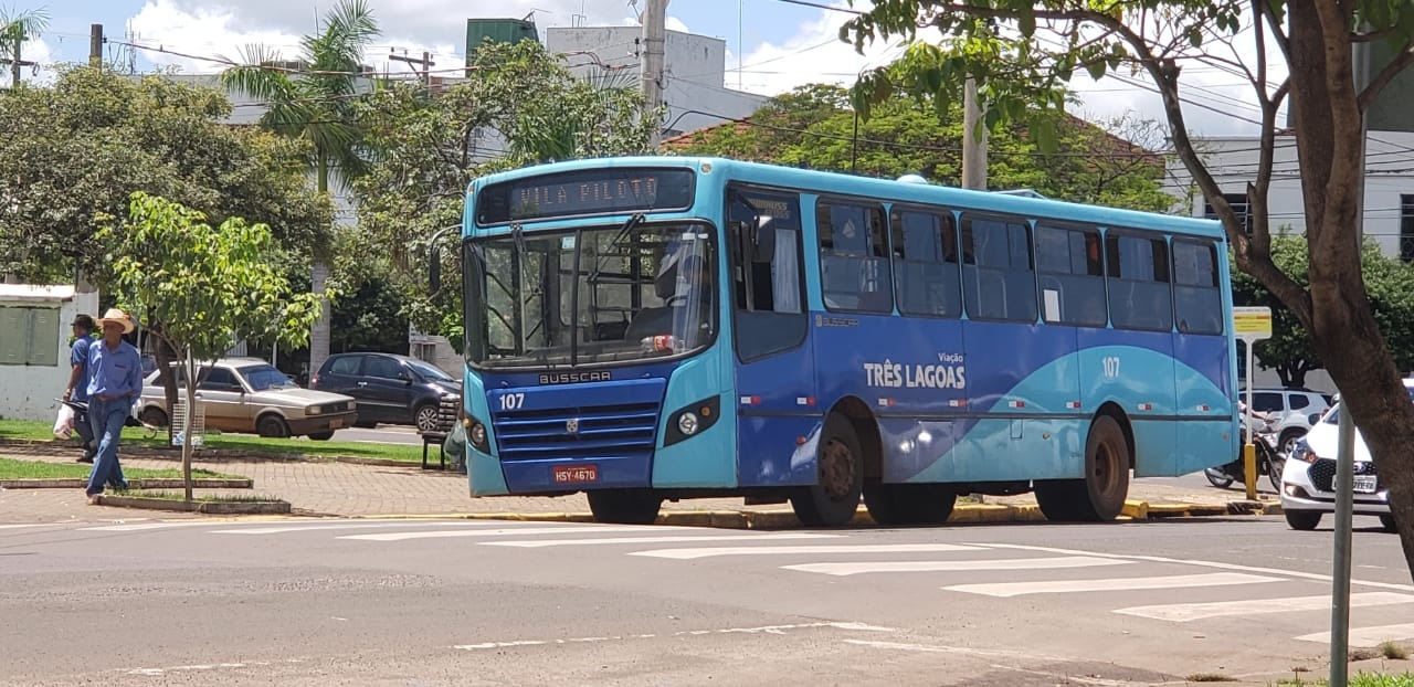 Com mais de 50 bairros e 13 ônibus em circulação, Três Lagoas precisa de melhora no transporte público Cidade grande demais com ônibus de menos. O maior desafio da reportagem foi encontrar um ônibus para fotografar. Foto: Ricardo Ojeda.