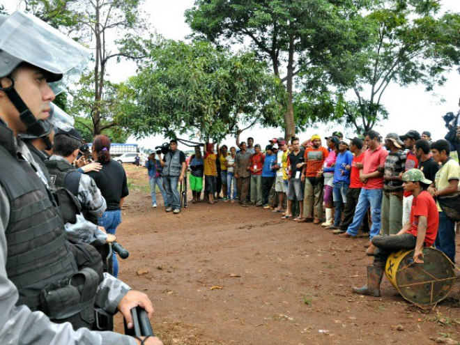 Cinco catadores foram detidos após protesto durante desativação do lixão (Foto: Gabriela Pavão/G1 MS)