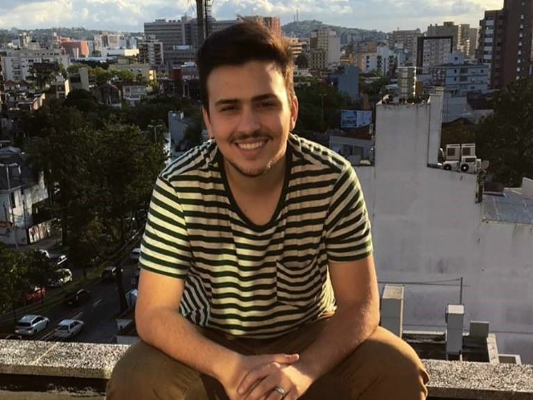 Pedro Thomé, lança novo clipe. (FOTO: Reprodução Facebook)