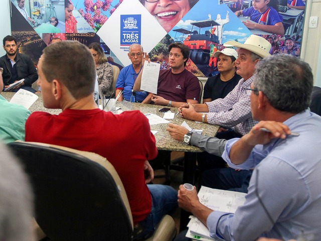 Parlamentares auxiliaram em negociação entre sindicatos, comissionados e prefeito (Foto/Assessoria)