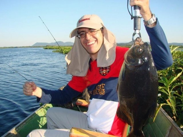 Mesmo com Carnaval, cheia de rios atrapalha volta da pesca após piracema Pesca de pacu em pousada no distrito de Albuquerque em Corumbá (Foto:Divulgação)