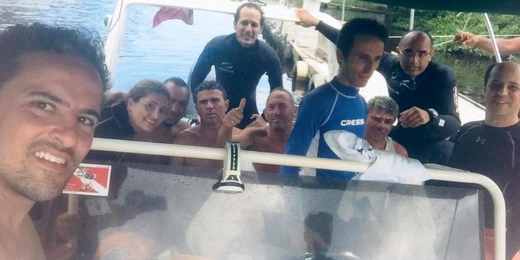 Náufragos sobrevivem 3 dias em ilha em SP com banana e água de chuva Náufragos foram resgatados por um barco de mergulhadores. Foto: G1/Santos