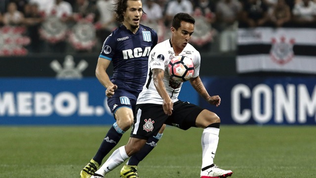 Mudado, Corinthians encara o Racing pela Sul-Americanca Jadson não foi bem na última partida, e deve atuar mais centralizado na Argentina. (Foto: Internet)